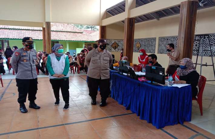 Vaksinasi Covid-19 ke-2 Siswa SMPN 1 Patimuan